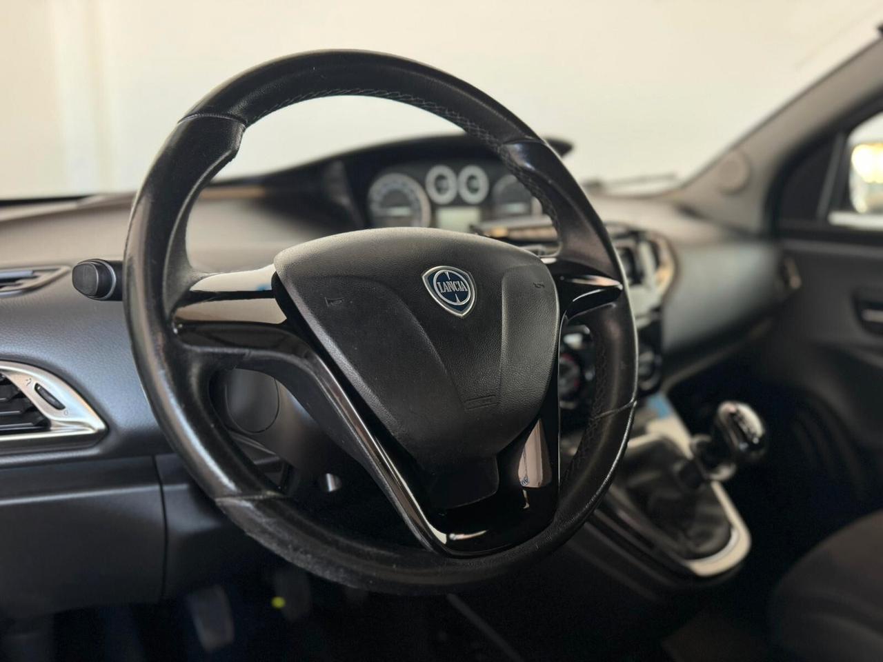 Lancia Ypsilon 1.2 69 CV 5 porte S&S 5 posti