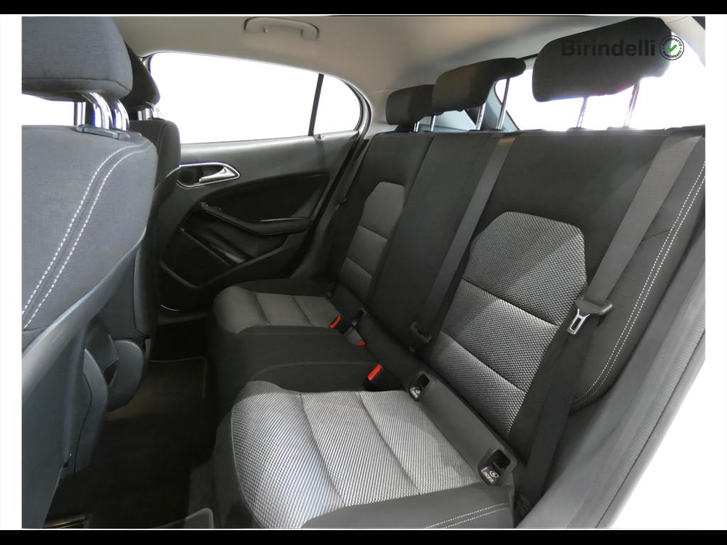 Mercedes-Benz GLA (X156) - GLA 200 d Automatic Business