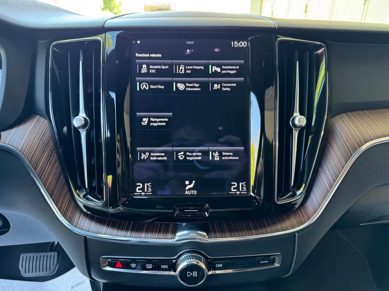 Volvo XC 60 2.0 b4 MomPro AWD Auto GARANZIA 24 MESI