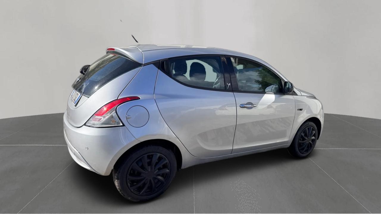 Lancia Ypsilon 1.2 69 CV 5 porte S&S Silver
