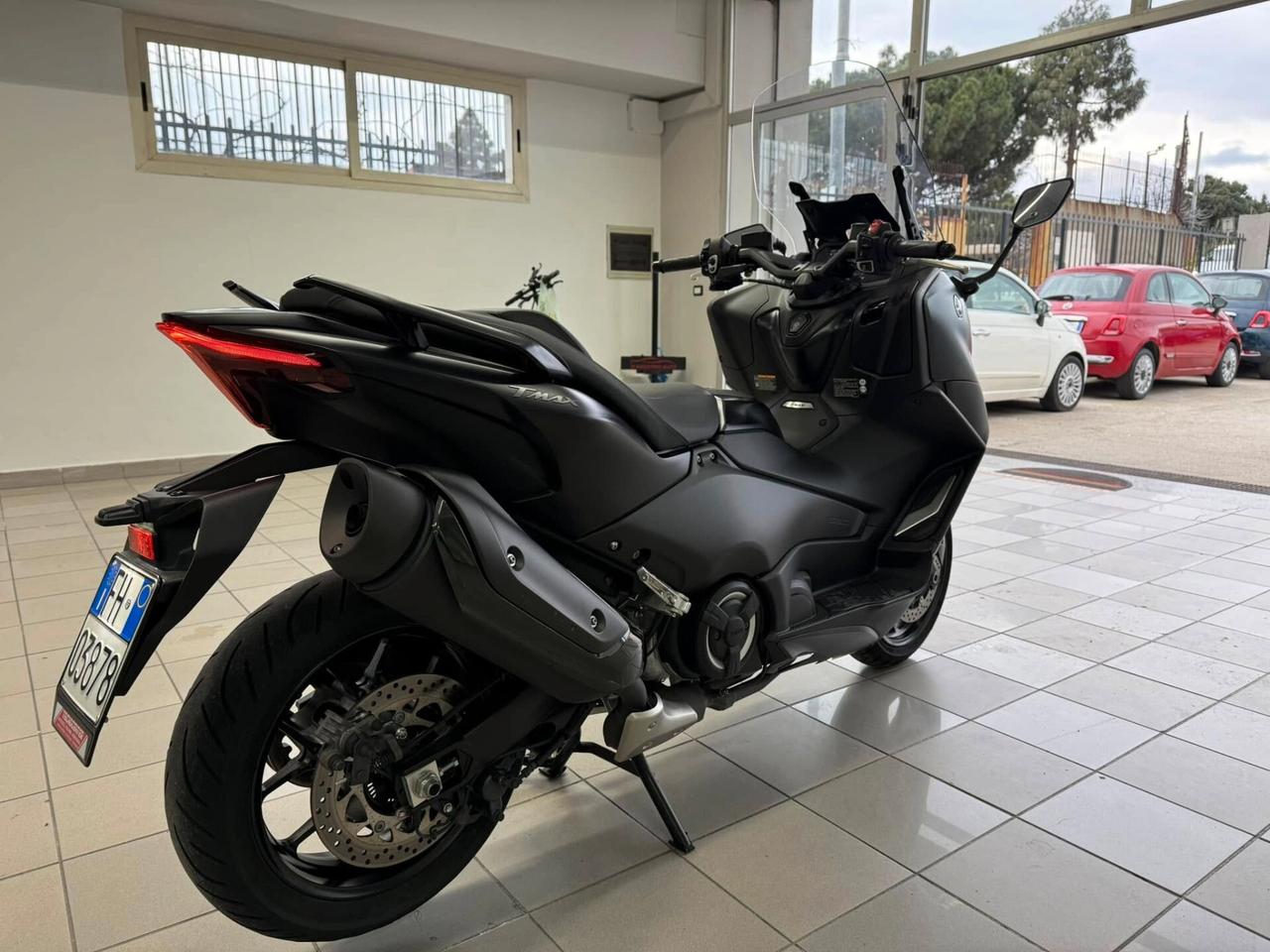 Yamaha Tmax 560