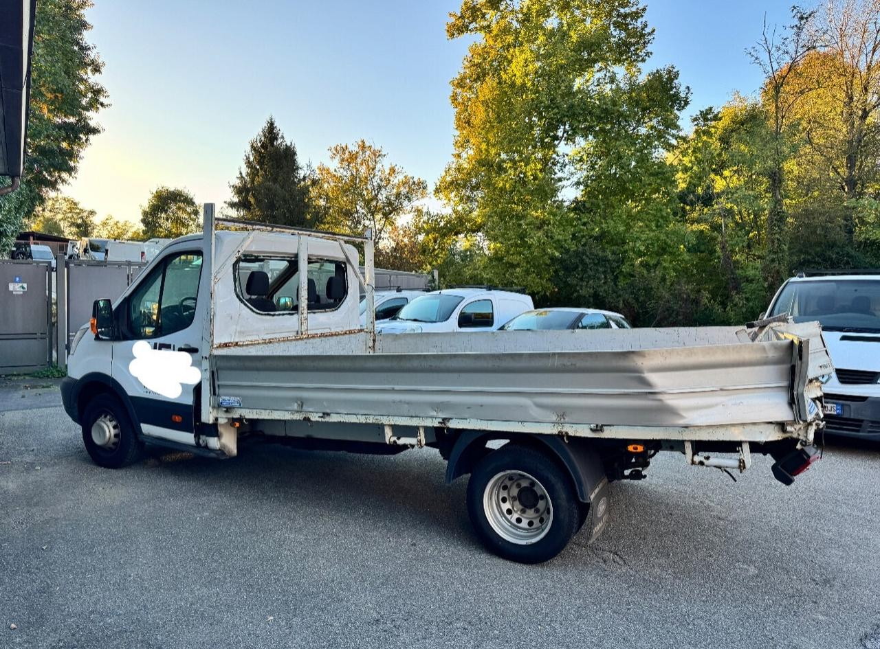 Ford transit incidentato