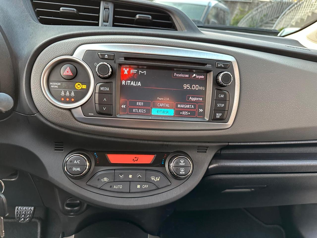 Toyota Yaris 1.3 5 porte Lounge Multidrive S