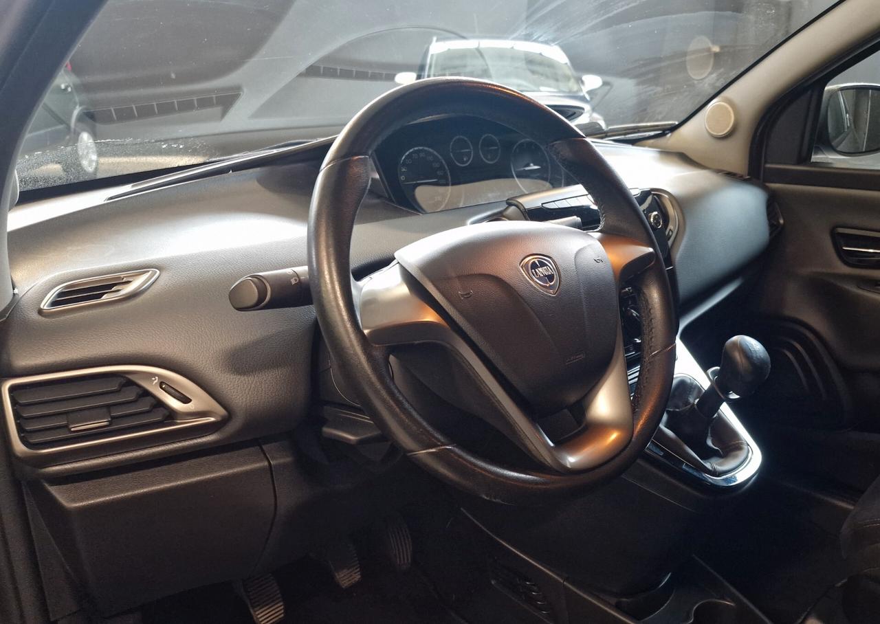 Lancia Ypsilon 1.2 69 CV 5 porte S&S Platinum