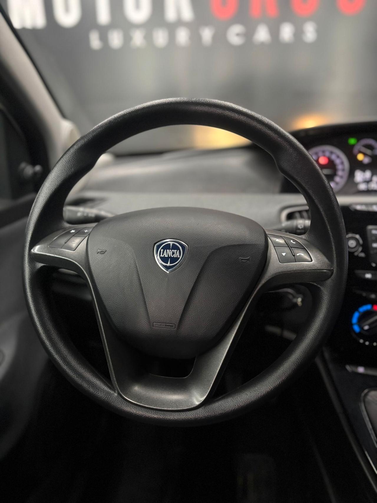 Lancia Ypsilon 1.0 FireFly 5 porte S&S Hybrid Ecochic Gold