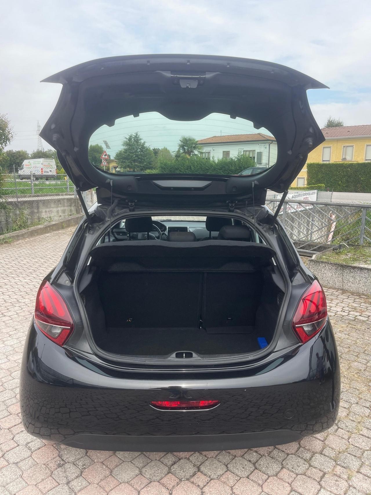 Peugeot 208 PureTech 82 5 porte Allure