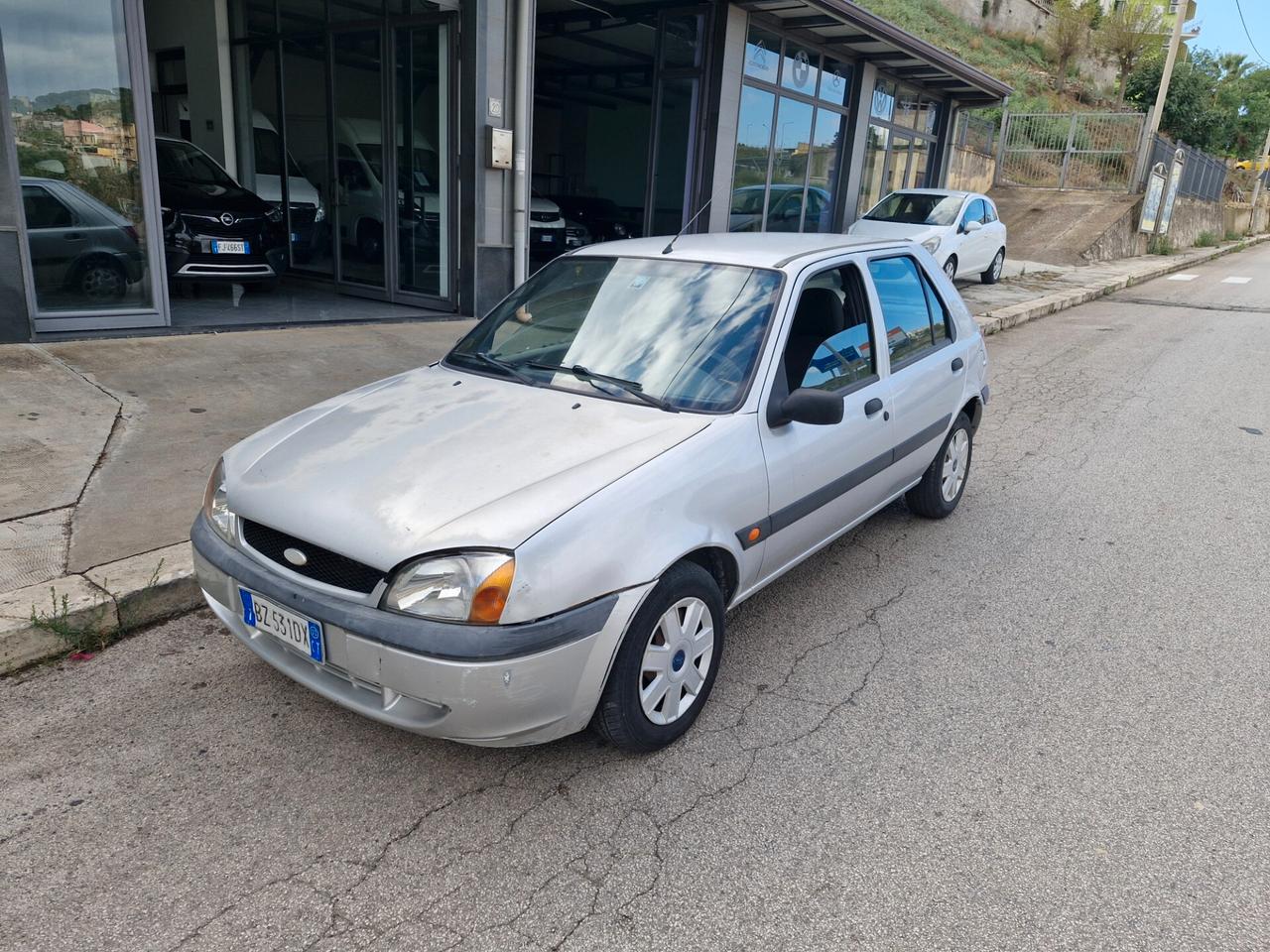 Ford Fiesta 1.2i 16V cat 5 porte Ghia