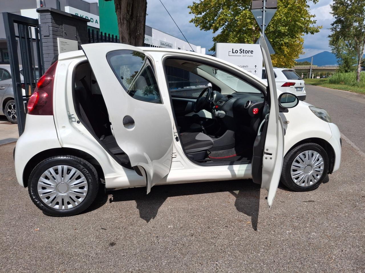 Peugeot 107 1.0 Benzina 68CV. 5 Porte-OK NEOPATENTATI-
