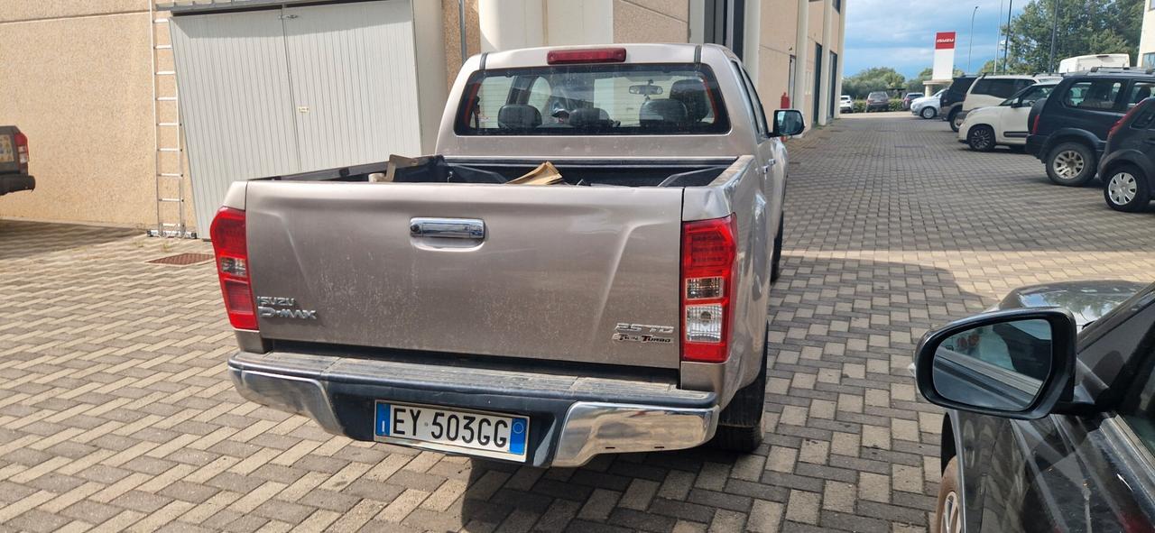 Isuzu D-Max 2.5 Crew Cab Solar Plus 4WD