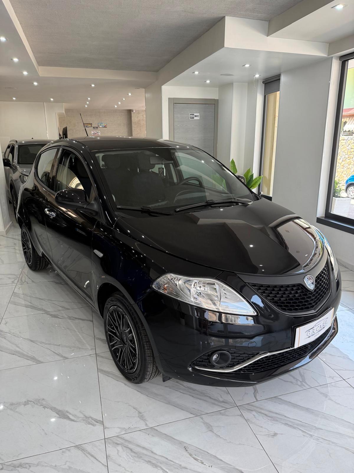 Lancia Ypsilon 1.2 69 CV 5 porte S&S Gold
