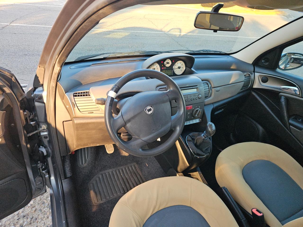 Lancia Ypsilon 1.2 16V Platino