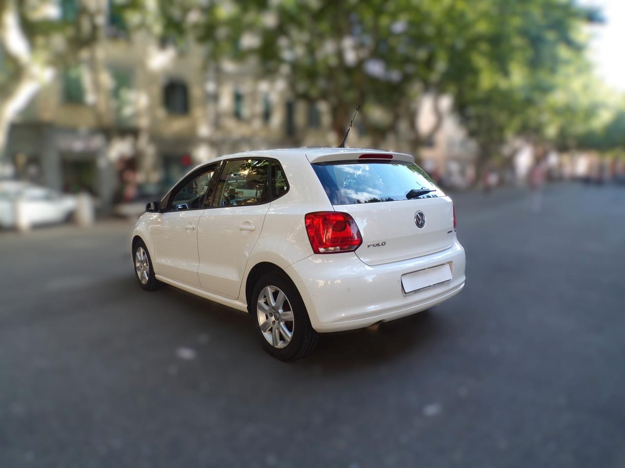 AUTO VOLKSWAGEN POLO 5P COMFORTLINE BI-FUEL DEL 2010 CON 227.500 KM