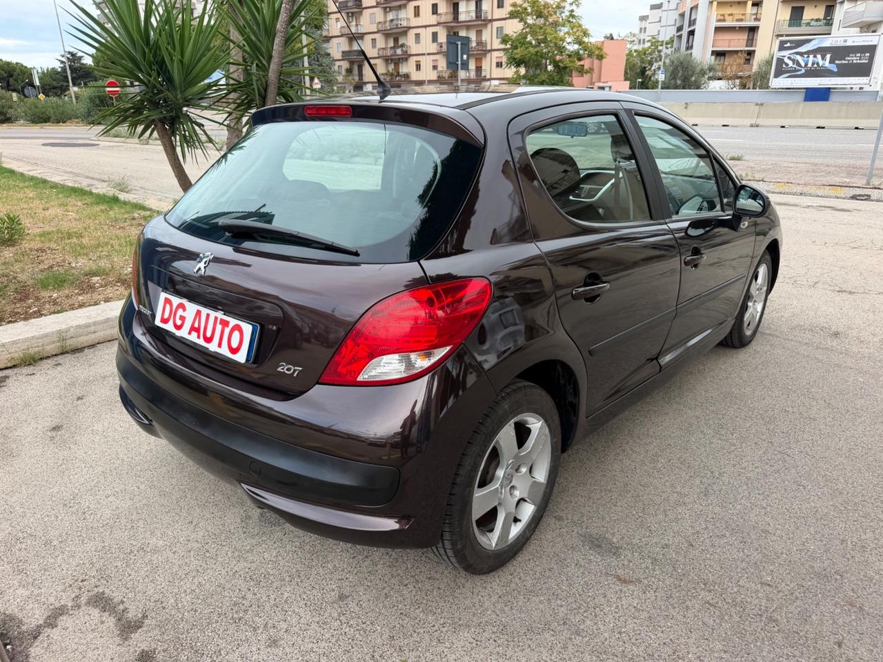 Peugeot 207 1.6 diesel 90 cv 2011 102.000 km