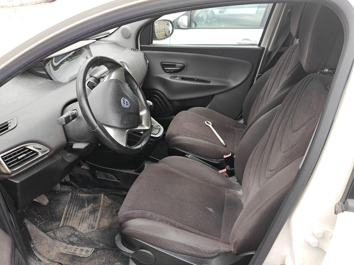 Lancia Ypsilon 5 Porte Ypsilon 1.3 mjt Gold s&s 95cv LEGGI
