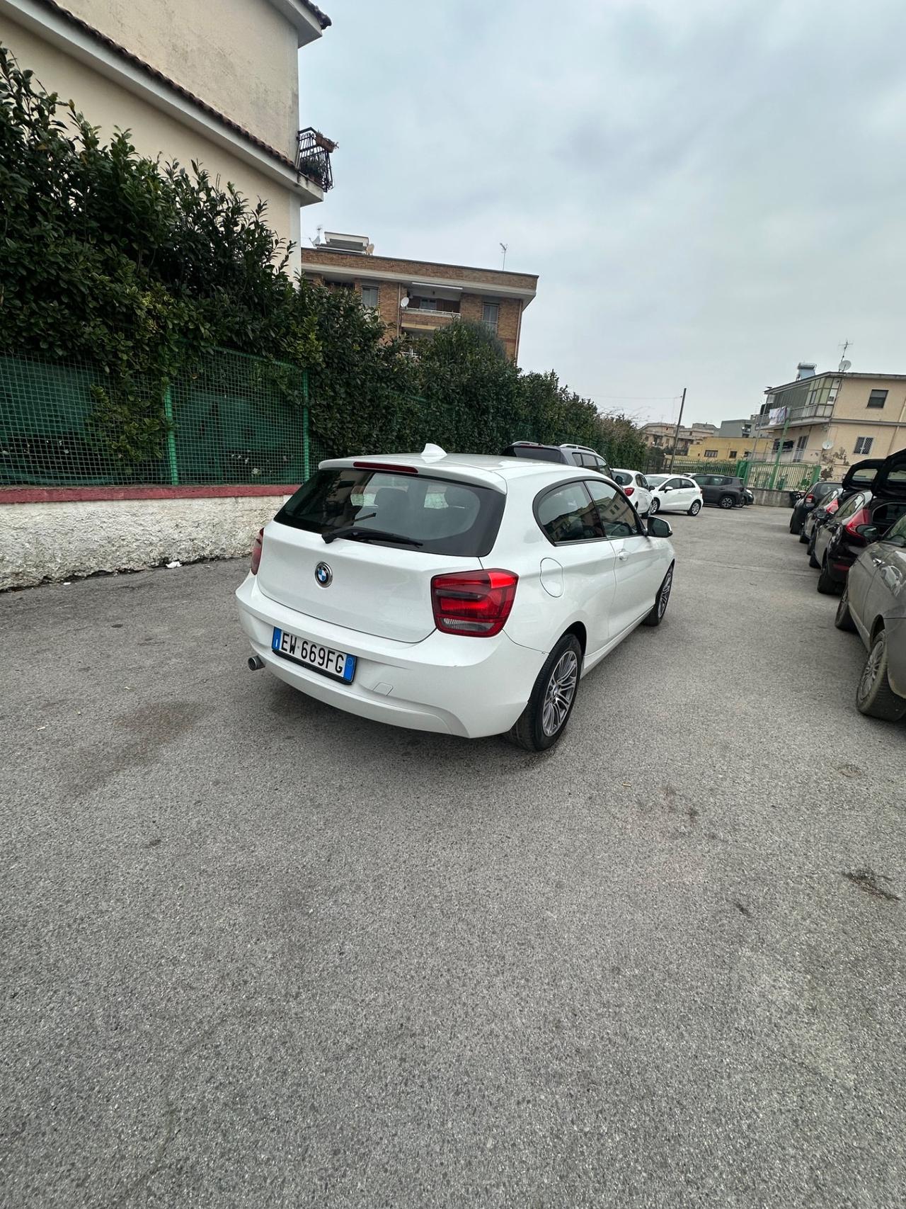 Bmw 114 114d 3p. Unique