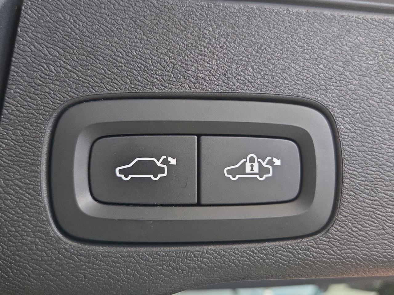 Volvo XC 60 T6 PLUG-IN AWD AUTO RECHARGE INS. EXP