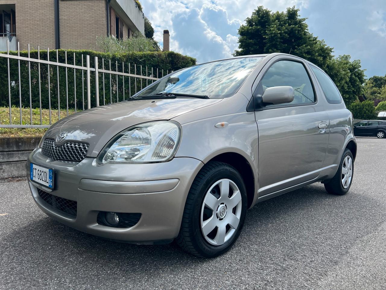 Toyota Yaris 1.0i 16V cat 3 porte Euro 4 adatta a neopatentati