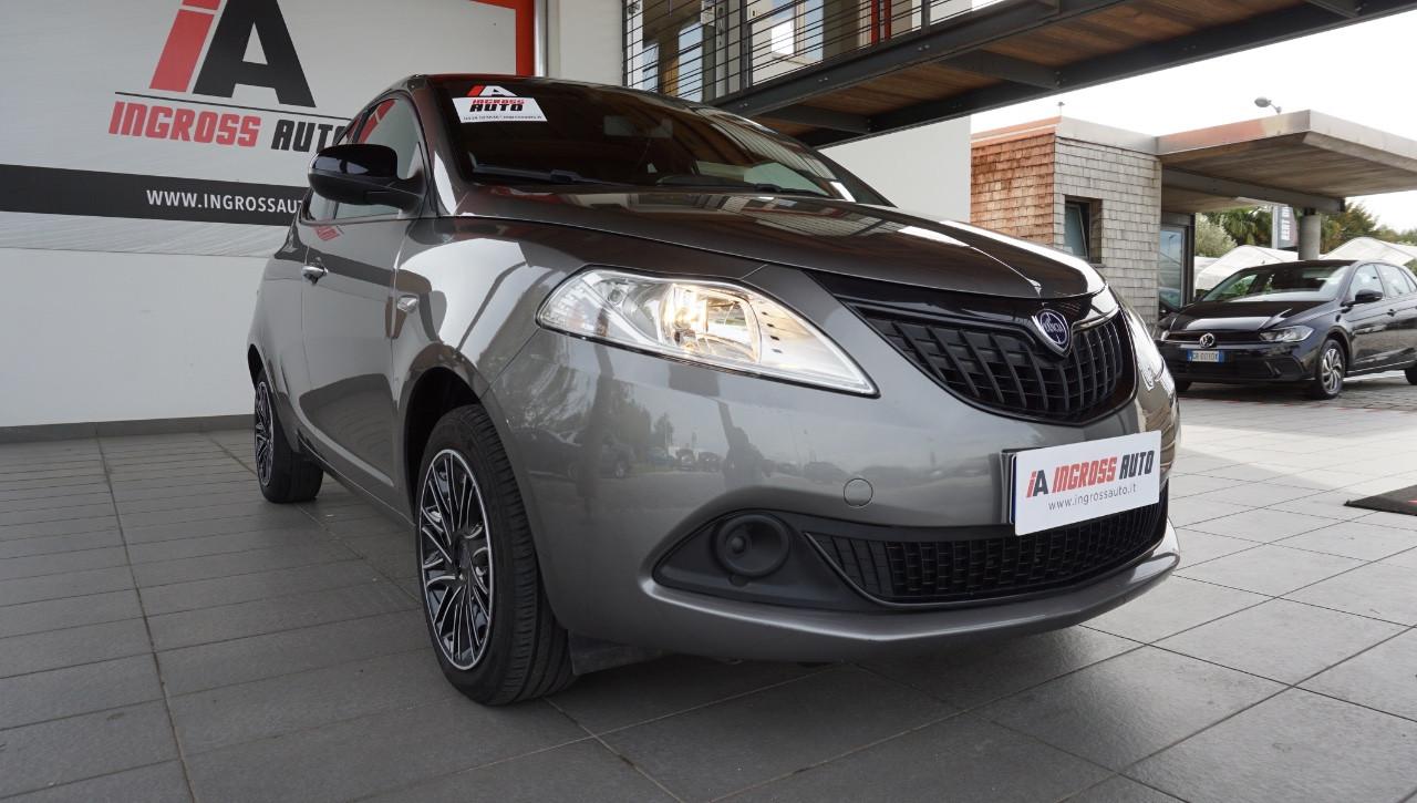 Lancia Ypsilon 1.0 firefly hybrid Silver Plus s&s 70cv