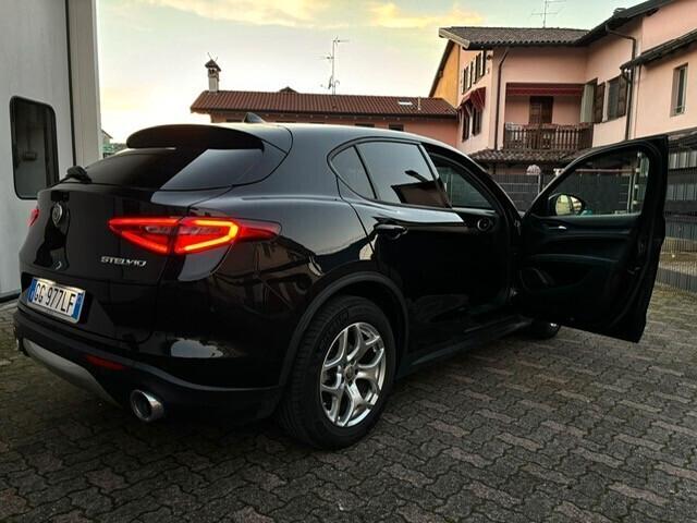 Alfa Romeo Stelvio 2.2 Turbodiesel 190 CV AT8 RWD Executive
