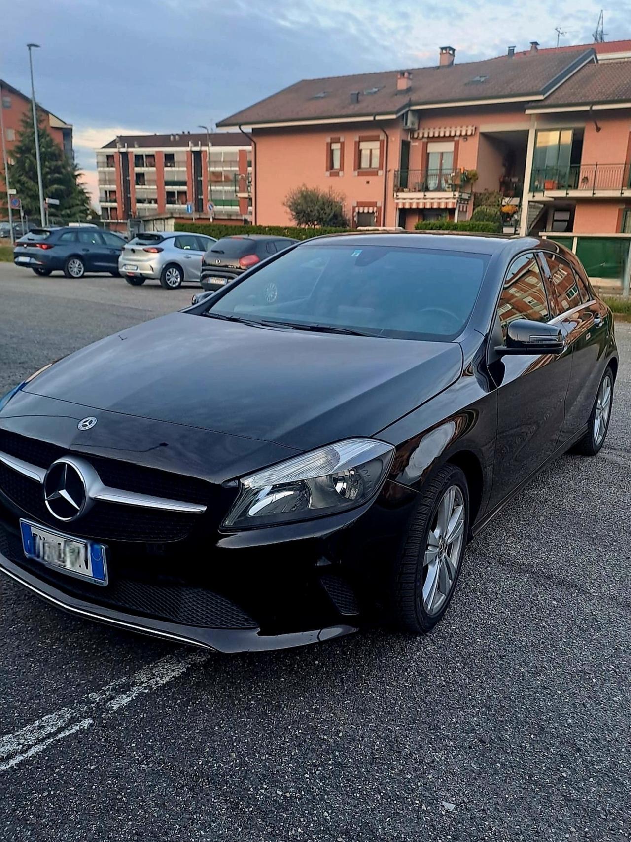 Mercedes-benz A180d Automatic – Neopatentati – Garanzia ufficiale 12 Mesi