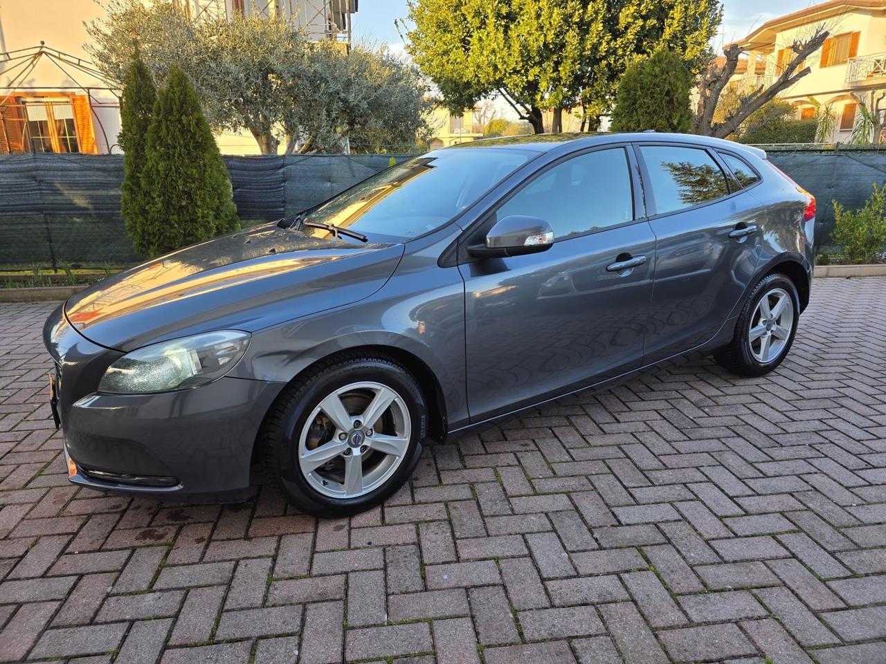 Volvo V40 D2 1.6 Summum