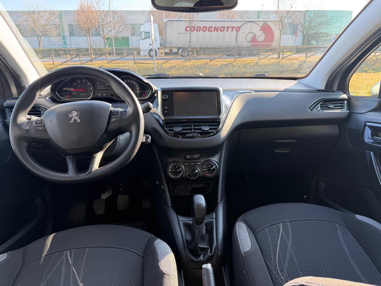 Peugeot 208 1.2 Neopatentati
