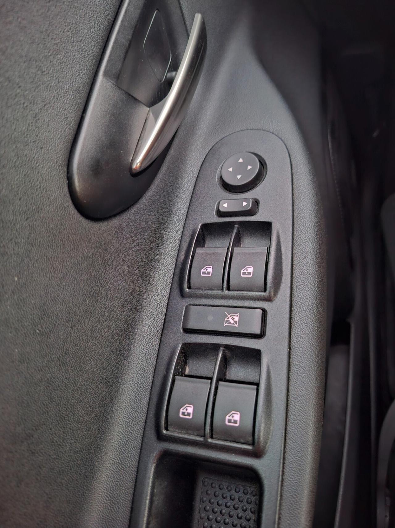 Ypsilon 1.3 MJT 95 CV 5p Platinum *XENON-PELLE*