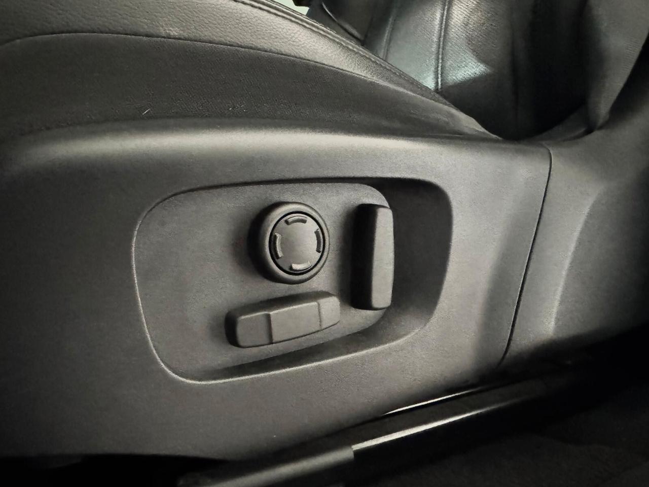 Land Rover - Range Evoque 2.0D 163 CV - R-Dynamic SE