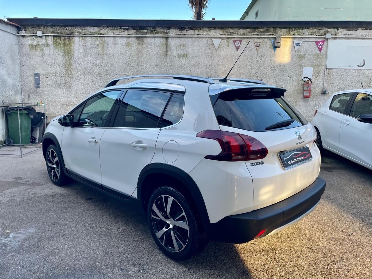 Peugeot 2008 BlueHDi 120 S&S Allure retrocamera navigatore ecc