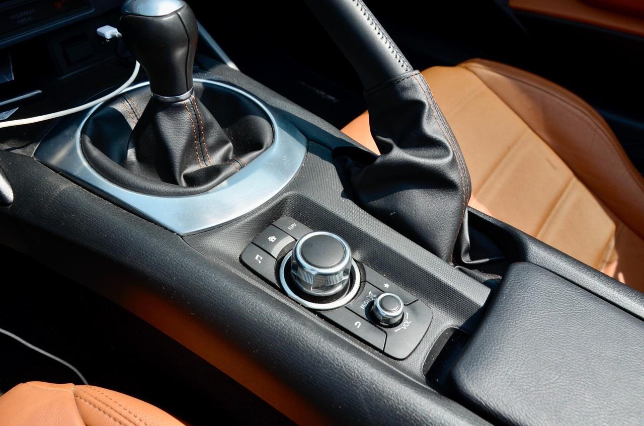 FIAT 124 SPIDER 1.4 M-AIR LUSSO 140cv MANUALE, EURO 6D, UFF ITALIANA, BOOK SERVICE, BOSE, NAVI, RETROCAMERA, PERMUTE