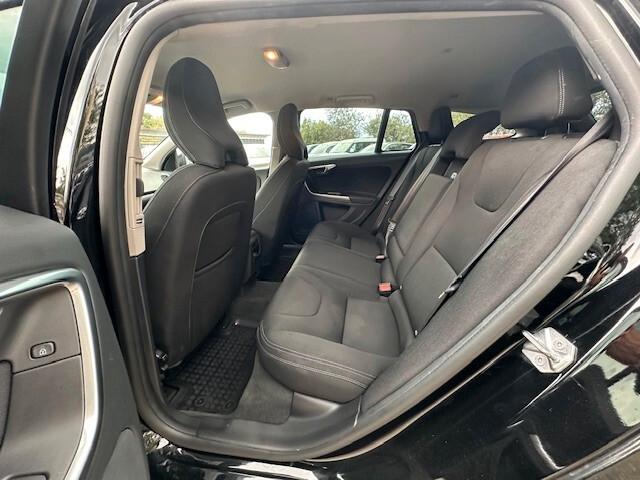 Volvo V60 D2 1.6 Powershift R-design Kinetic