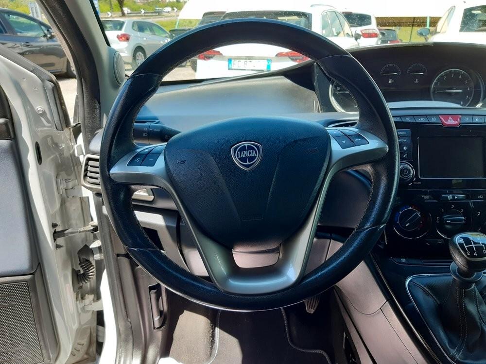 Lancia Ypsilon 0.9 TwinAir 85 CV 5 porte Metano Ecochic PLATINUM