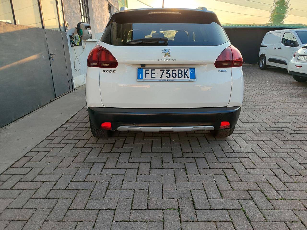 Peugeot 2008 BlueHDi 100 Allure
