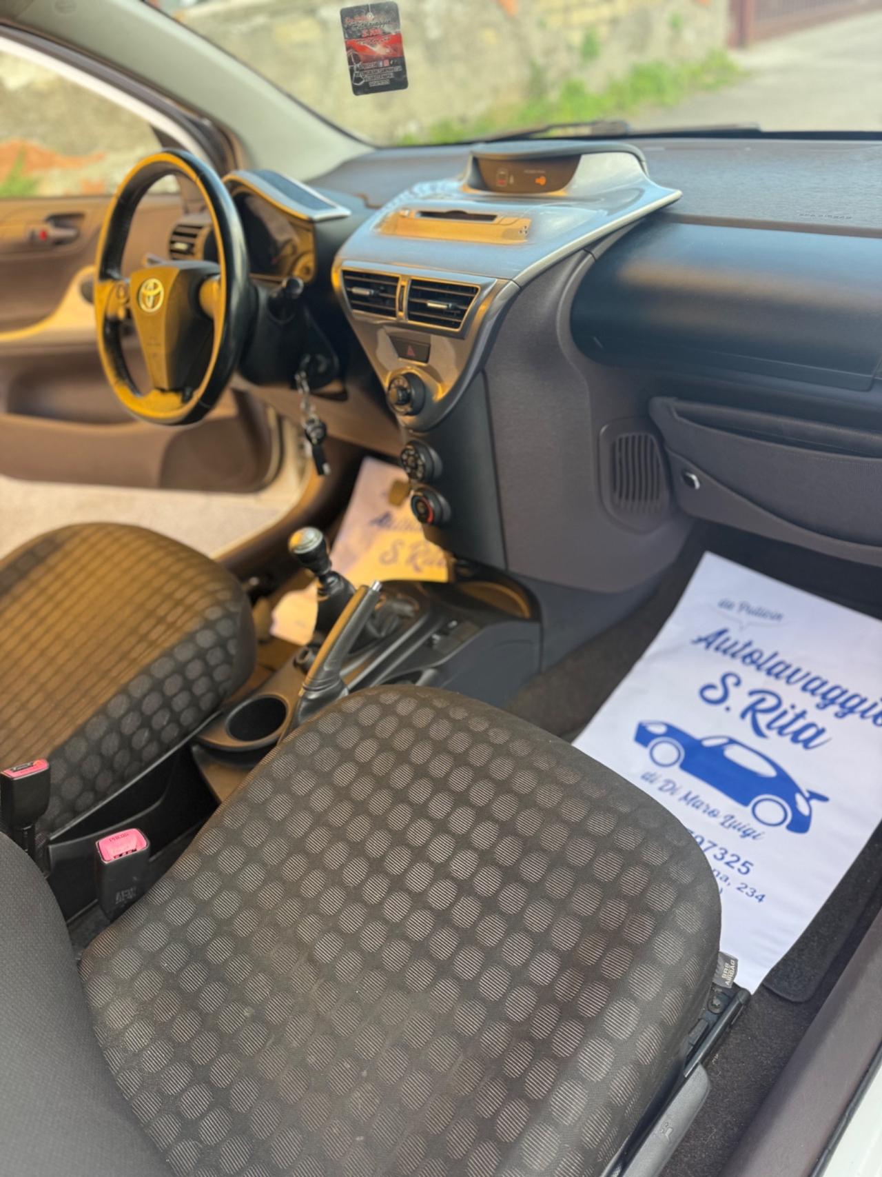 Toyota iQ 1.0 Sol