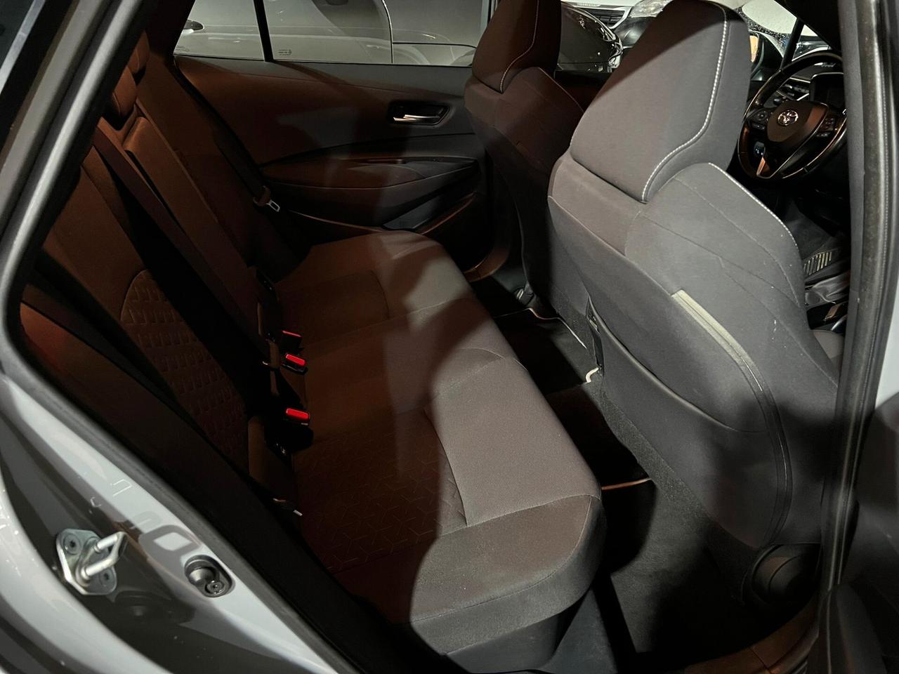 Toyota Corolla TS 1.8 Hybrid Business Tech