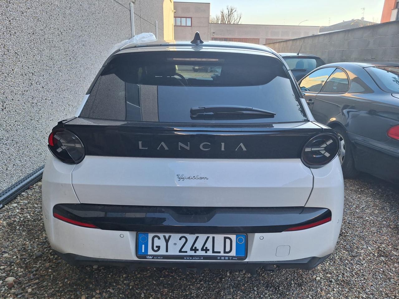 Lancia Ypsilon Hybrid e-DCT