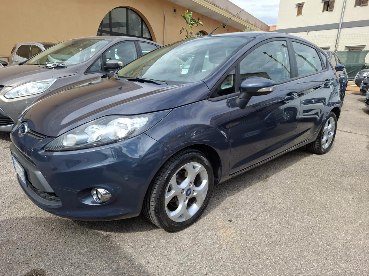 Ford Fiesta TITANIUM 1.4 TDCi 70CV 5 porte