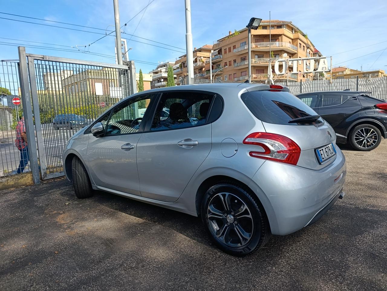 Peugeot 208 1.4 HDi 68 CV 5 porte Allure