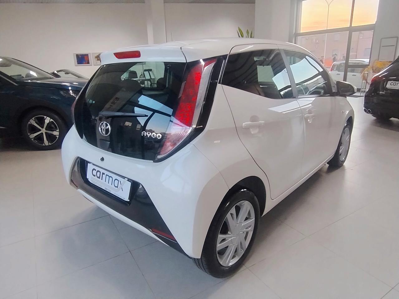Toyota Aygo 1.0 VVT-i 69 CV 5 porte x-play