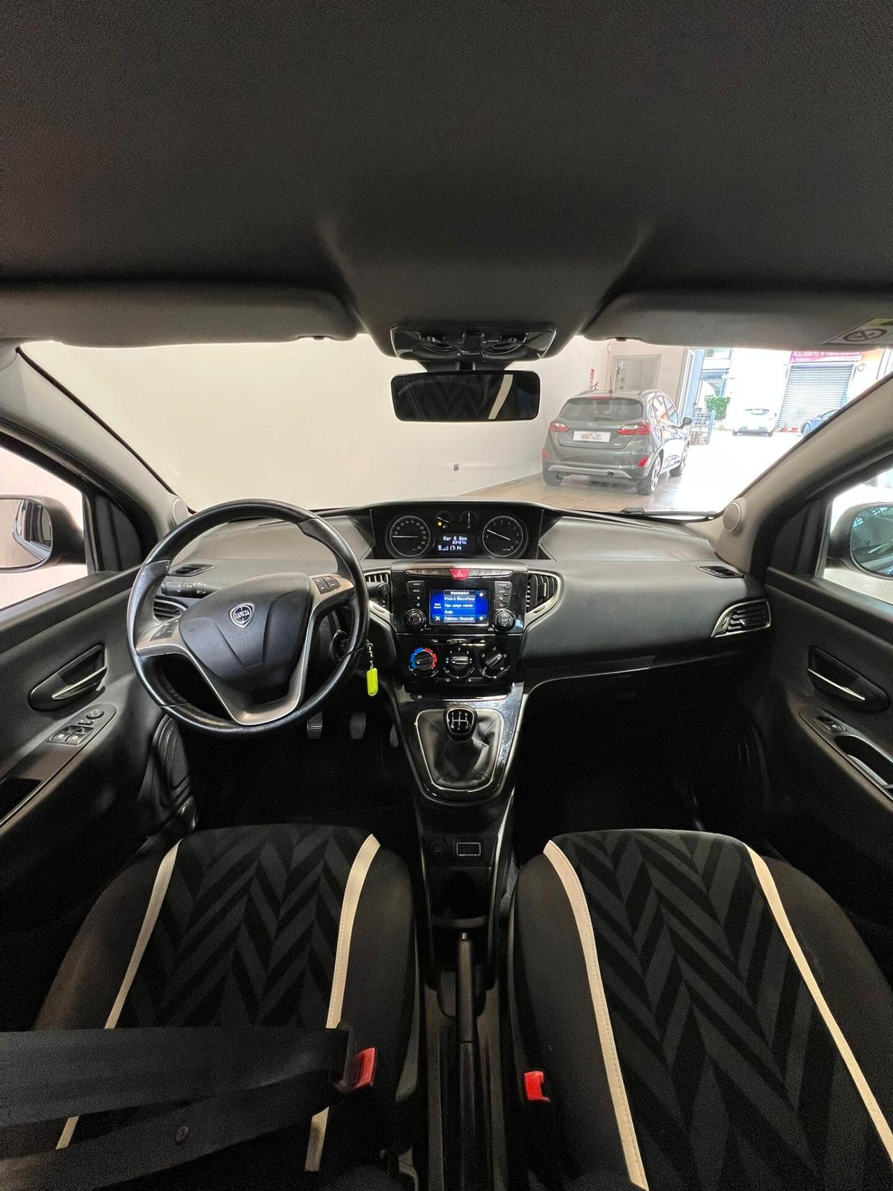 Lancia Ypsilon 1.2 69 CV 5 porte GPL Ecochic Gold