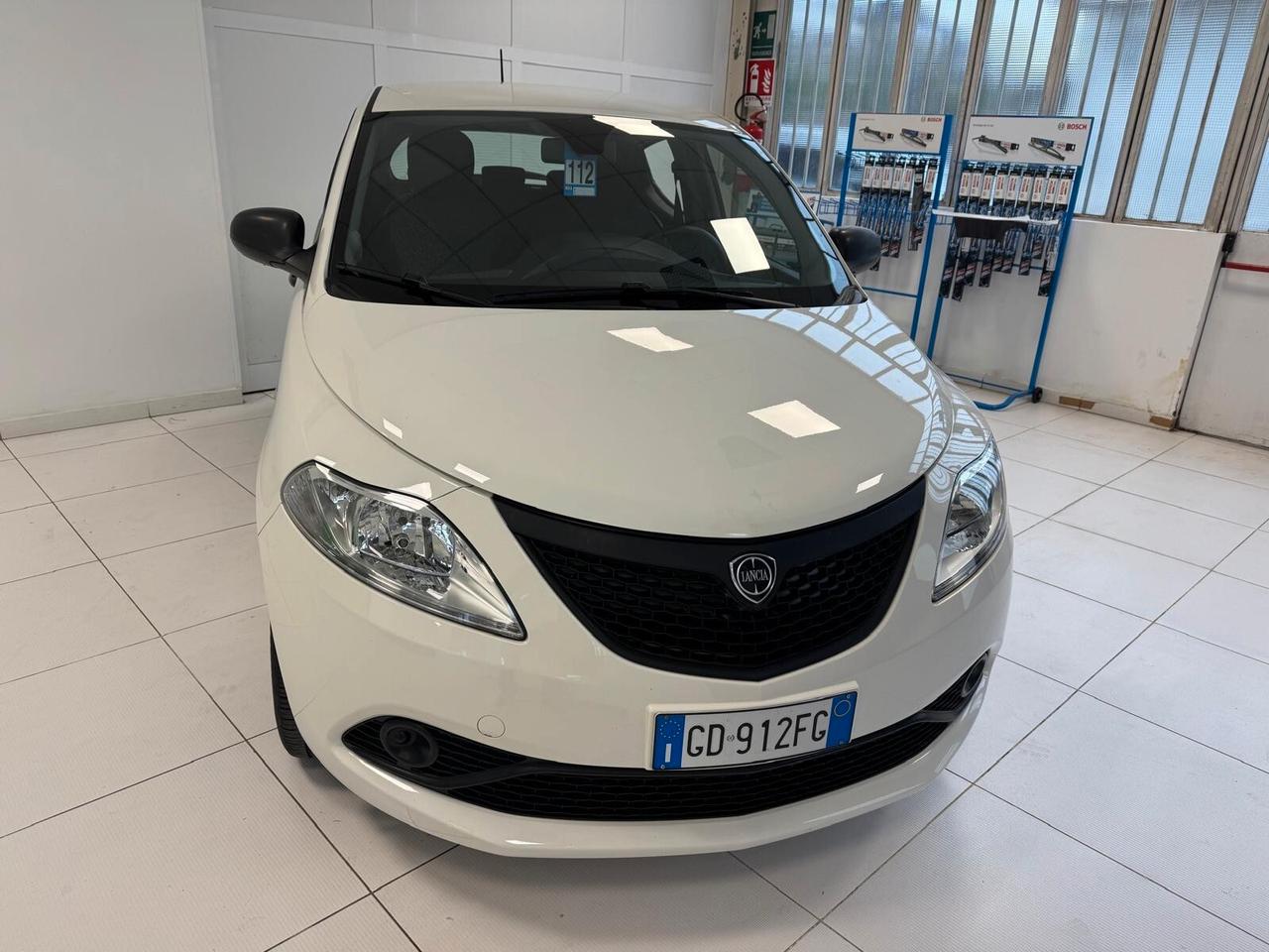 Lancia Ypsilon 1.0 FireFly 5 porte S&S Hybrid Ecochic Silver