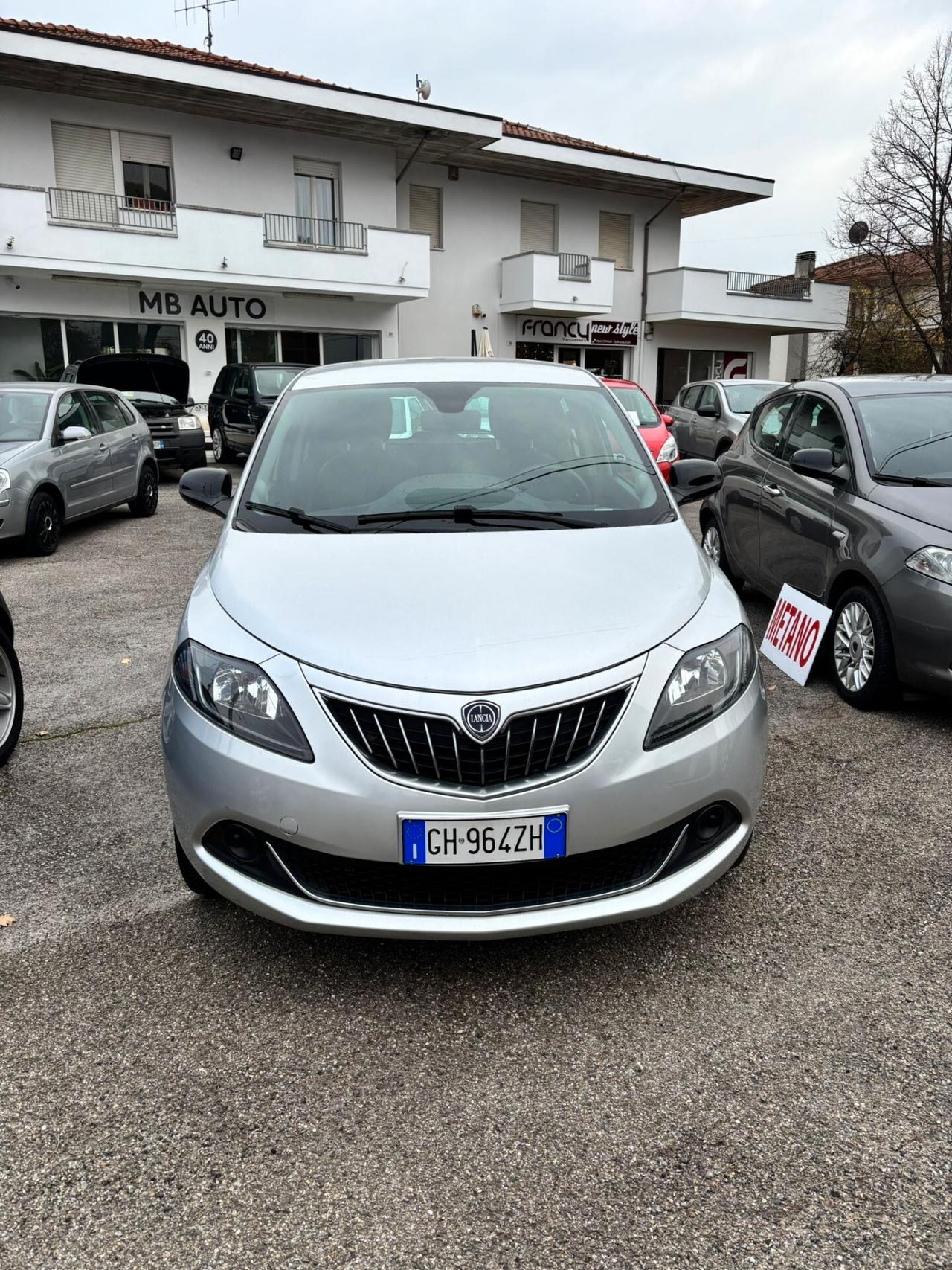 Lancia Ypsilon 0.9 TwinAir 5 porte Metano Ecochic Silver