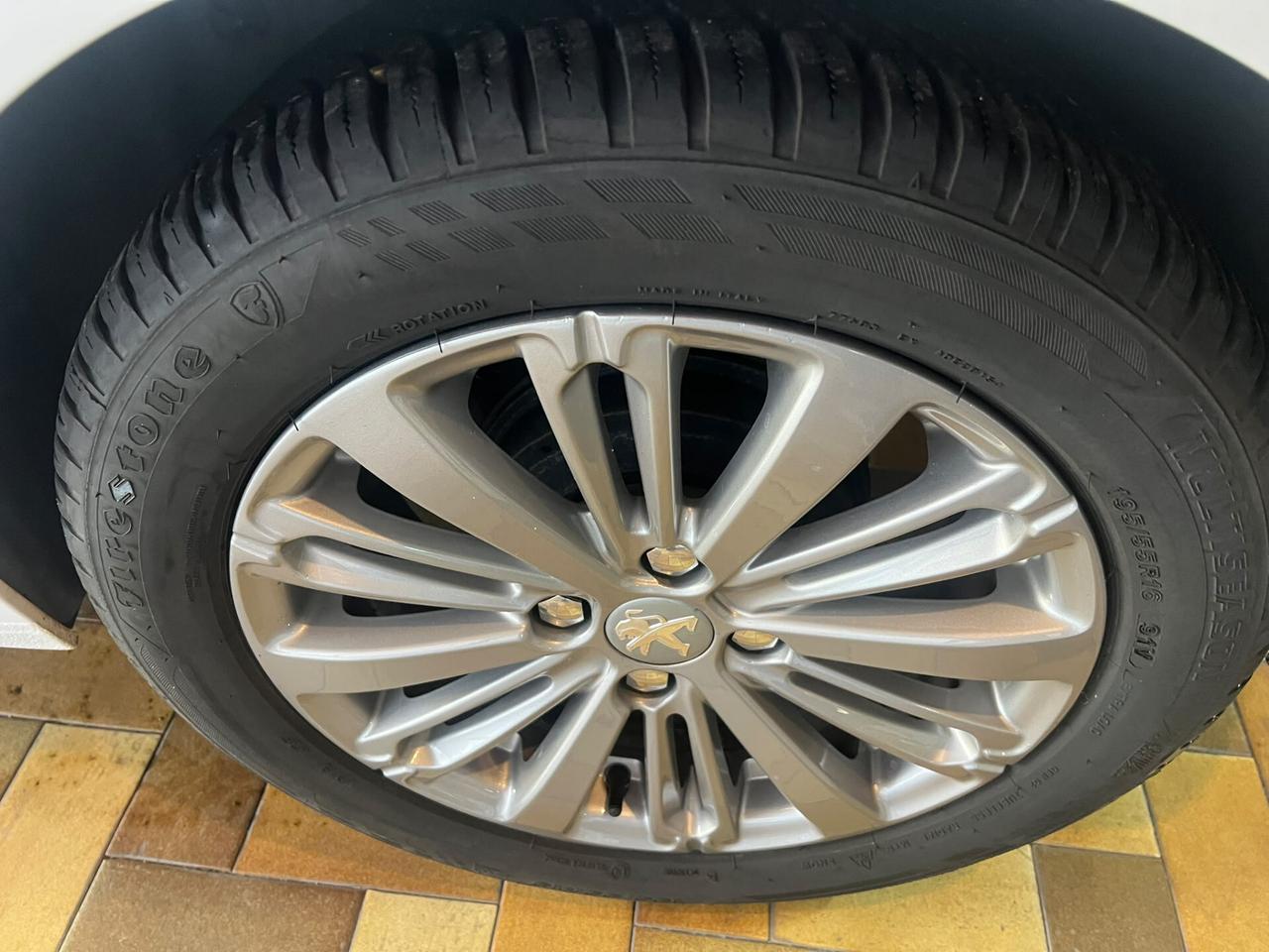 Peugeot 208 1.6 HDi 75 CV 10/2015