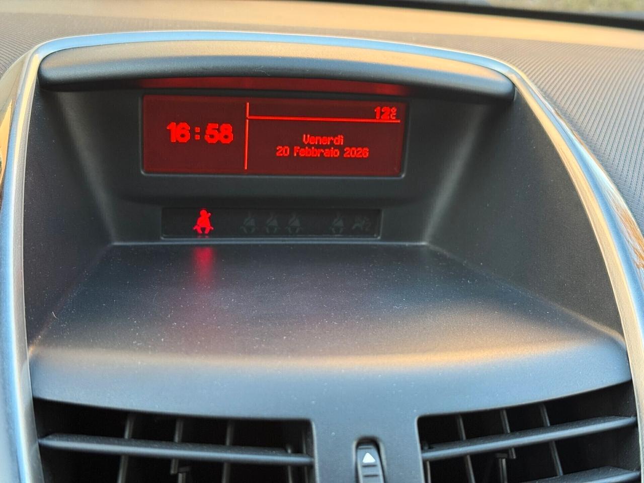 Peugeot 207 5p 1.4 95 CV 74.900 KM