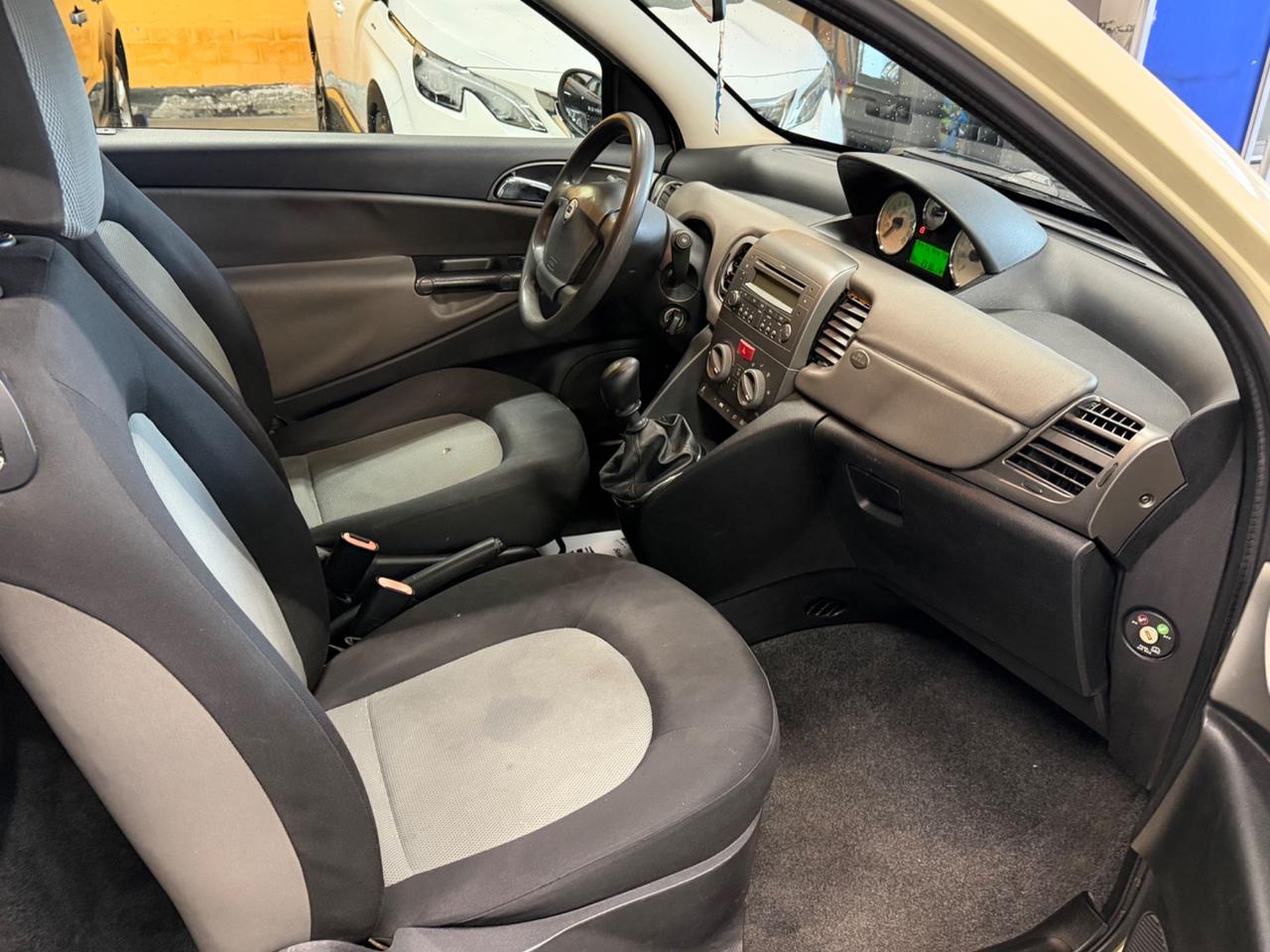 Lancia Ypsilon 1.2 16V Platino