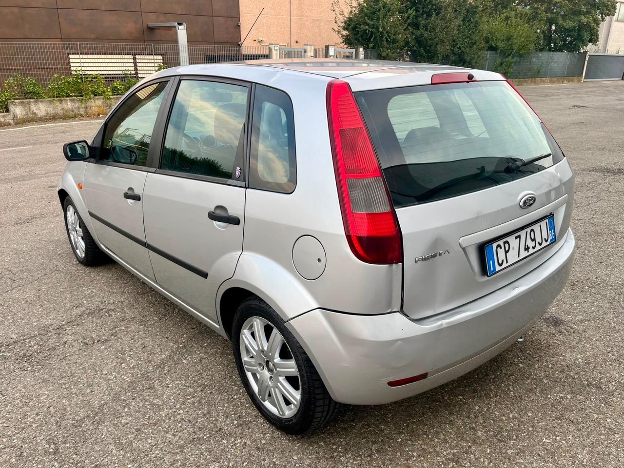 Ford Fiesta 1.2benz 2004 104.000km per neopatentati