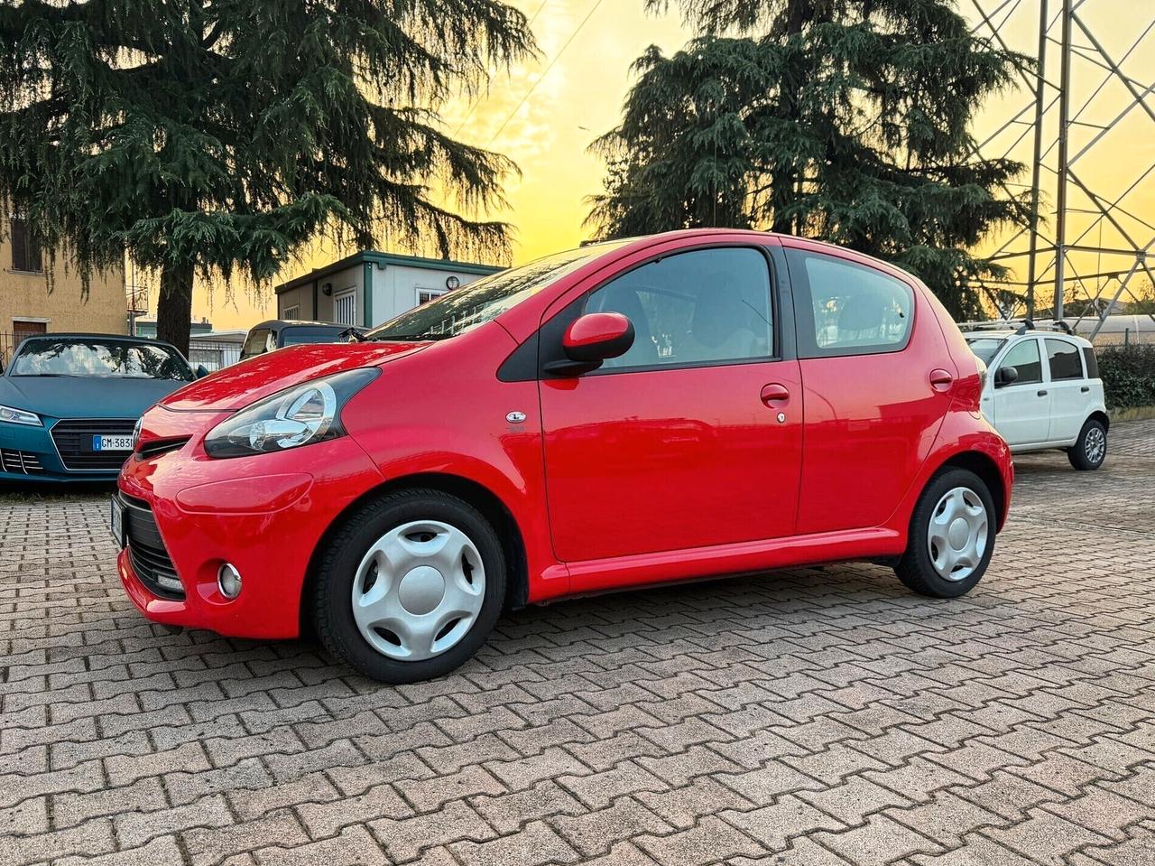 Toyota Aygo 1.0 12V VVT-i 5 porte AUTOMATICA NAVIGA OK NEOPATENTATI