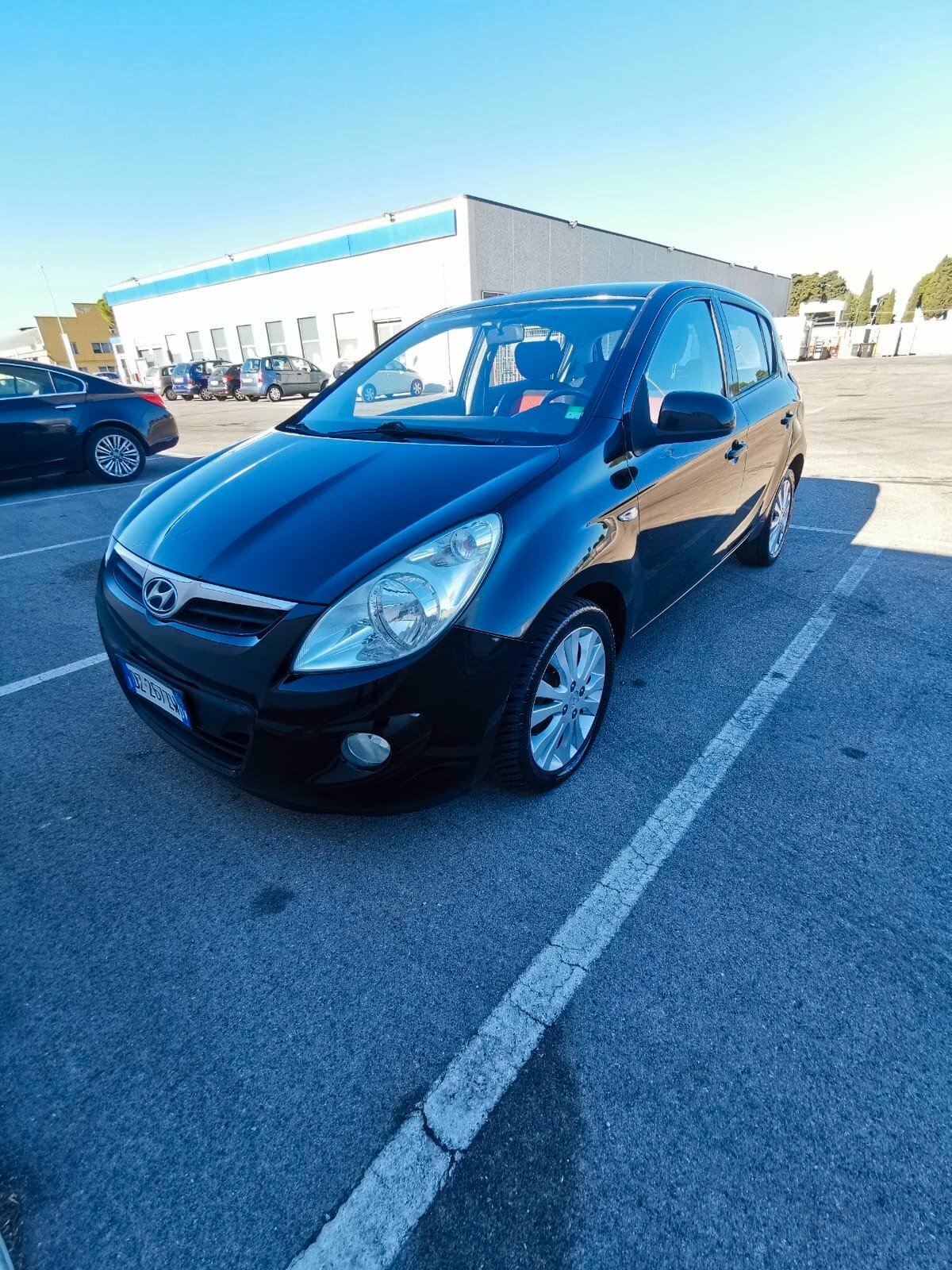 Hyundai i20 1.6 CRDi VGT 5p. Premium 2010