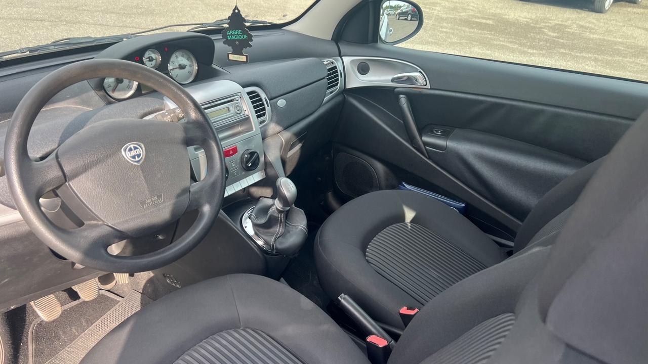 Lancia Ypsilon 1.2 Versus