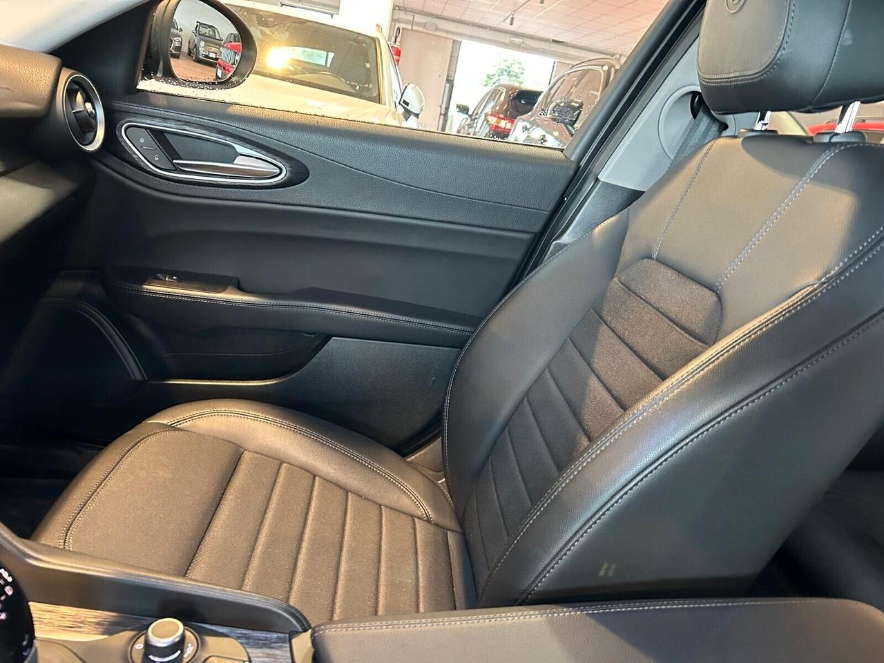 Alfa Romeo Giulia EXECUTIVE 2.2 Turbodiesel AT8 Q4 AWD SPOTICAR
